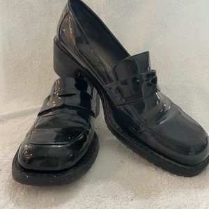 Sam & Libby patented leather pumps / loafers